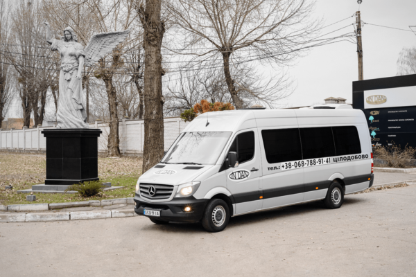 Замовити катафалк Київ: надійне рішення для перевезення небіжчика